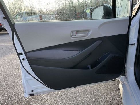 Used 2023 Toyota Corolla LE w/ LE Convenience Package image 17