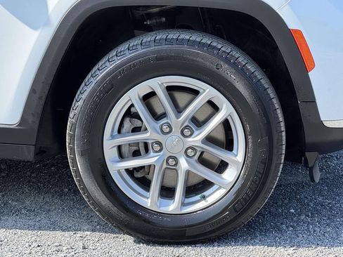 Used 2023 Jeep Grand Cherokee L Laredo w/ Luxury Tech Group I AWD/4WD image 12