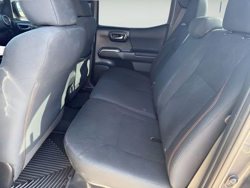 Used 2017 Toyota Tacoma TRD Off-Road w/ Tow Package (A/T) image 9