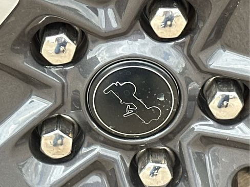 Used 2024 Jeep Wrangler Unlimited Sahara AWD/4WD image 15