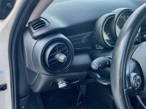 Used 2019 MINI Cooper 4-Door Hardtop FWD image 10
