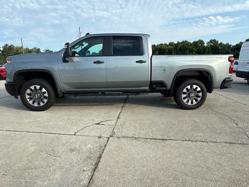 Used 2024 Chevrolet Silverado 2500 Custom w/ Custom Value Package AWD/4WD image 2