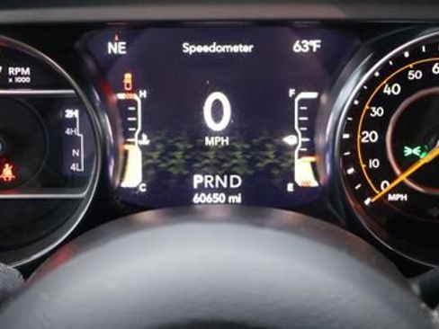 Used 2023 Jeep Gladiator Sport AWD/4WD image 11