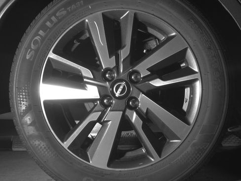 Used 2025 Nissan Versa SV image 15