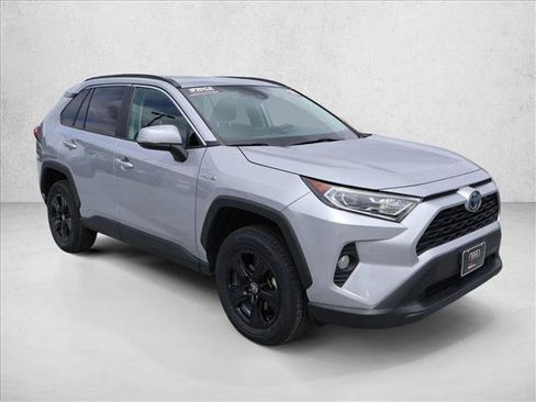 Used 2021 Toyota RAV4 XLE w/ Convenience Package AWD/4WD image 3