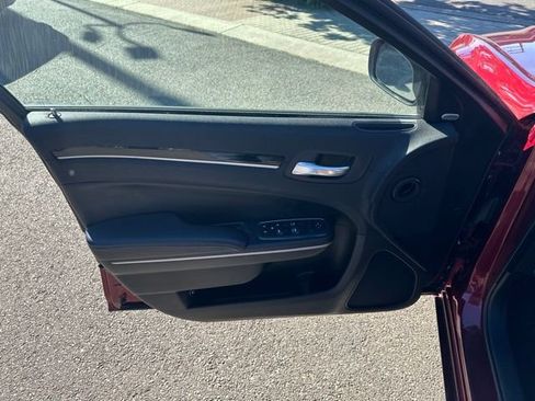 Used 2019 Chrysler 300 S AWD/4WD image 16