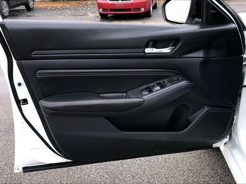 Used 2019 Nissan Altima 2.5 SR w/ SR Premium Package image 24