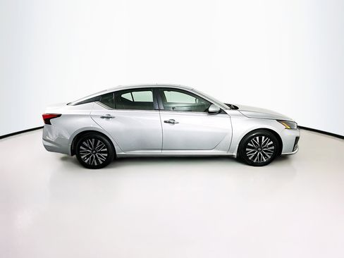 Used 2023 Nissan Altima 2.5 SV w/ SV Premium Package image 10