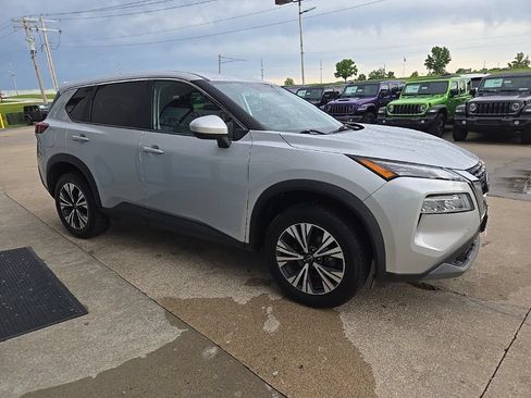 Used 2023 Nissan Rogue SV AWD/4WD image 14