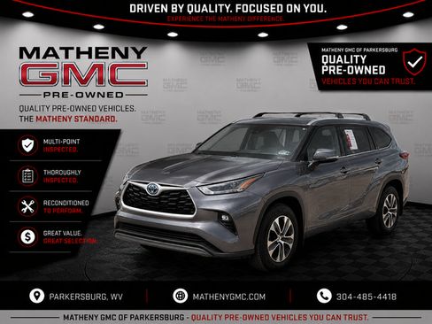 Used 2022 Toyota Highlander XLE AWD/4WD image 1