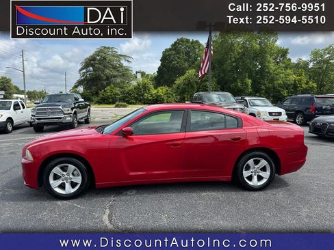 Used 2013 Dodge Charger SE image 1