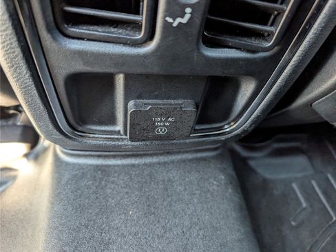 Used 2019 Jeep Grand Cherokee Altitude image 15