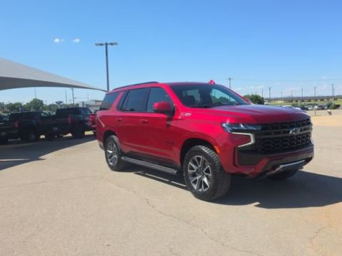 Used 2023 Chevrolet Tahoe Z71 w/ Luxury Package AWD/4WD image 4