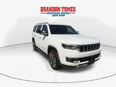 Used 2024 Jeep Wagoneer Series II w/ Flexible Seating Group RWD image 2