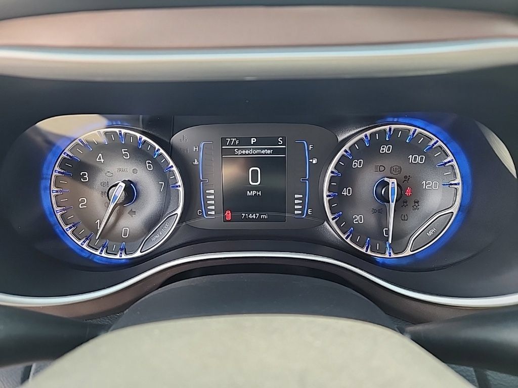 Used 2023 Chrysler Voyager LX FWD image 10