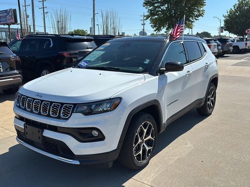 Used 2025 Jeep Compass Limited AWD/4WD image 3