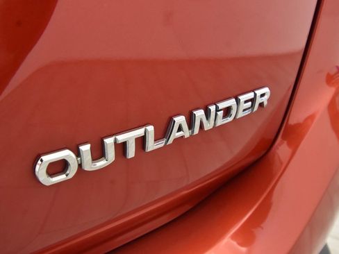 Used 2016 Mitsubishi Outlander ES image 31