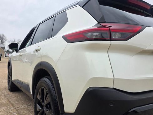 Used 2023 Nissan Rogue SV w/ SV Premium B Package image 16