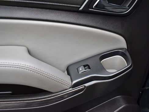 Used 2020 Chevrolet Tahoe LT w/ Luxury Package image 12