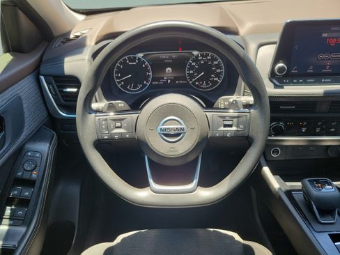 Used 2021 Nissan Rogue S FWD image 12