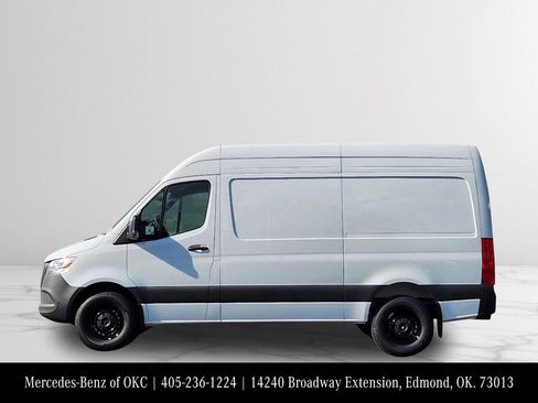 Used 2025 Mercedes-Benz Sprinter 2500 image 3