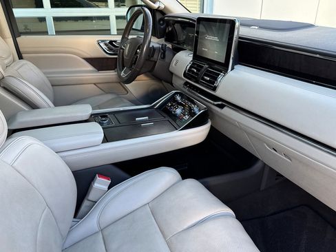 Used 2018 Lincoln Navigator L Reserve w/ Technology Package image 18