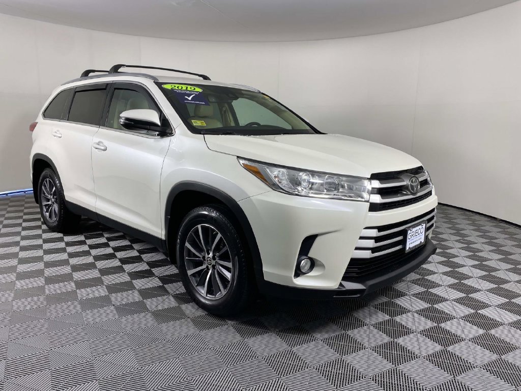 Used 2019 Toyota Highlander XLE AWD/4WD image 1