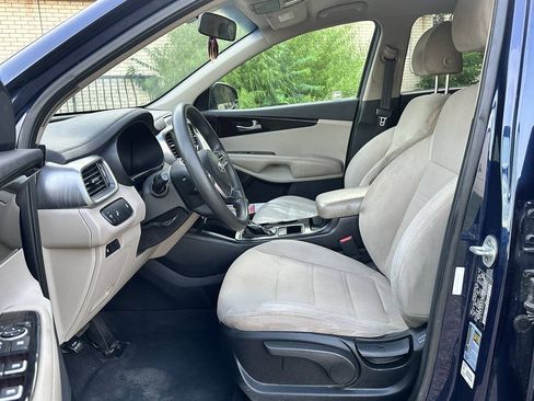 Used 2019 Kia Sorento FWD image 11