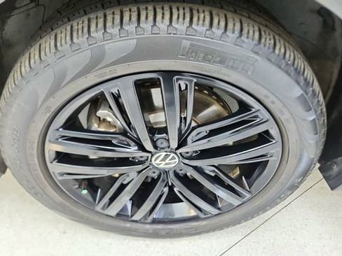 Used 2022 Volkswagen Tiguan SE R-Line image 61