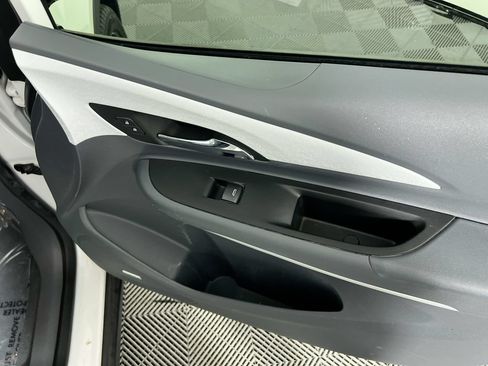 Used 2020 Chevrolet Bolt Premier w/ Infotainment Package FWD image 29