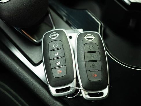 Used 2023 Nissan Rogue SV image 26