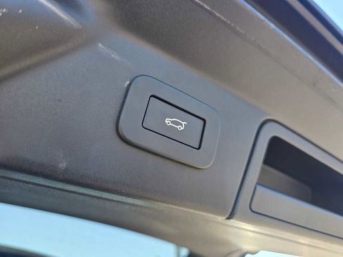 Used 2026 Land Rover Range Rover Velar Dynamic SE AWD/4WD image 15