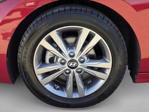 Used 2017 Hyundai Elantra SE image 23