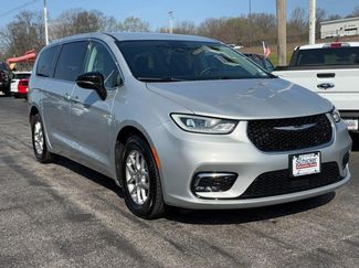 Used 2024 Chrysler Pacifica Touring-L FWD video 2