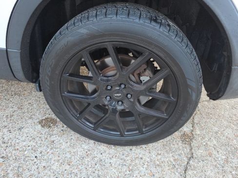 Used 2016 Ford Explorer XLT w/ Equipment Group 202A AWD/4WD image 18