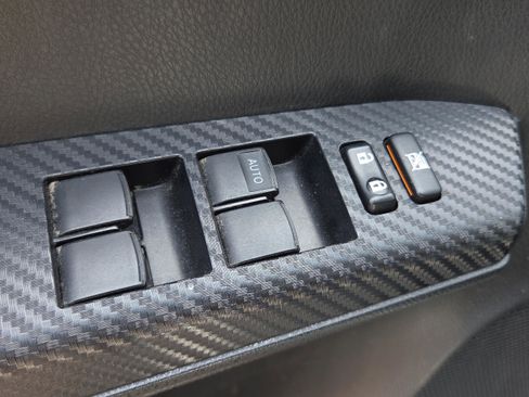 Used 2015 Toyota RAV4 LE image 23