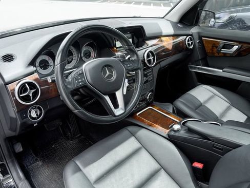 Used 2015 Mercedes-Benz GLK 350 4MATIC image 2