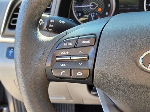 Used 2019 Hyundai Elantra SE image 27