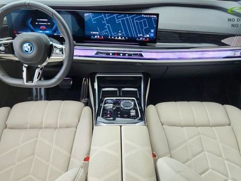 Used 2024 BMW i7 eDrive50 w/ M Sport Package RWD image 20