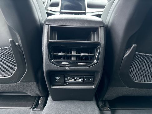 Used 2023 Jeep Grand Cherokee Limited image 19