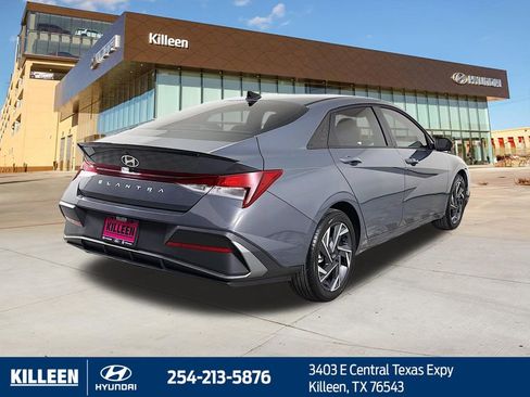 Used 2025 Hyundai Elantra Sport image 9