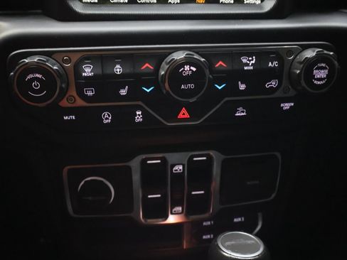 Used 2021 Jeep Gladiator Overland w/ Popular Equipment Package AWD/4WD image 26