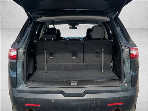 Used 2021 Chevrolet Traverse LT image 6