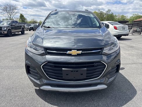 Used 2019 Chevrolet Trax LT w/ Sun & Sound Package FWD image 11