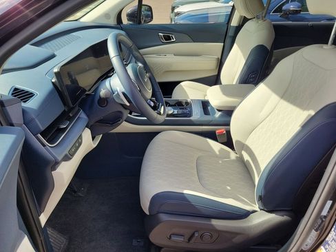 New 2026 Kia Carnival EX FWD image 22