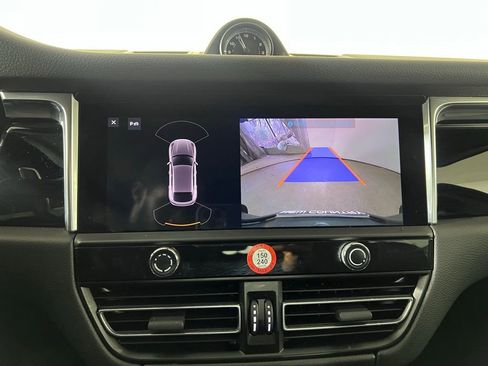 Certified 2025 Porsche Macan AWD/4WD image 32