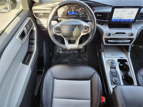 Certified 2022 Ford Explorer XLT w/ Equipment Group 202A image 13