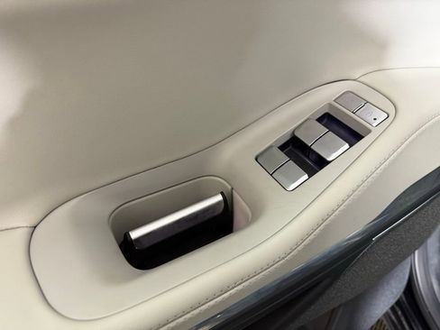 New 2025 Lincoln Navigator Reserve AWD/4WD image 16