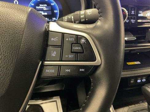Used 2023 Toyota Highlander Limited image 21