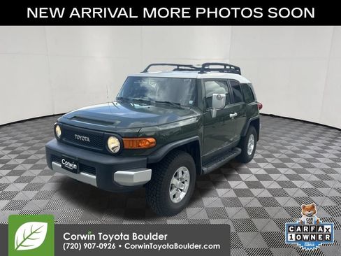 Used 2011 Toyota FJ Cruiser 4WD w/ Convenience Pkg image 3